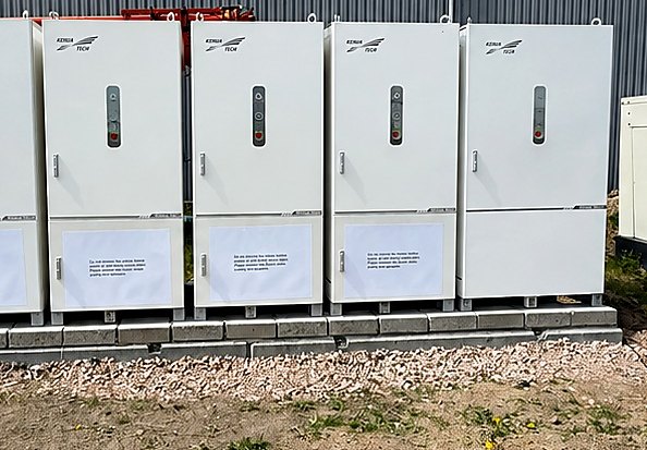 Szafy przemysłowego magazynu energii przy zakładzie